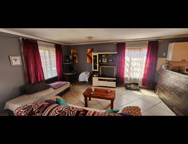 2 BEDROOM HOUSE FOR SALE IN THERESAPARK